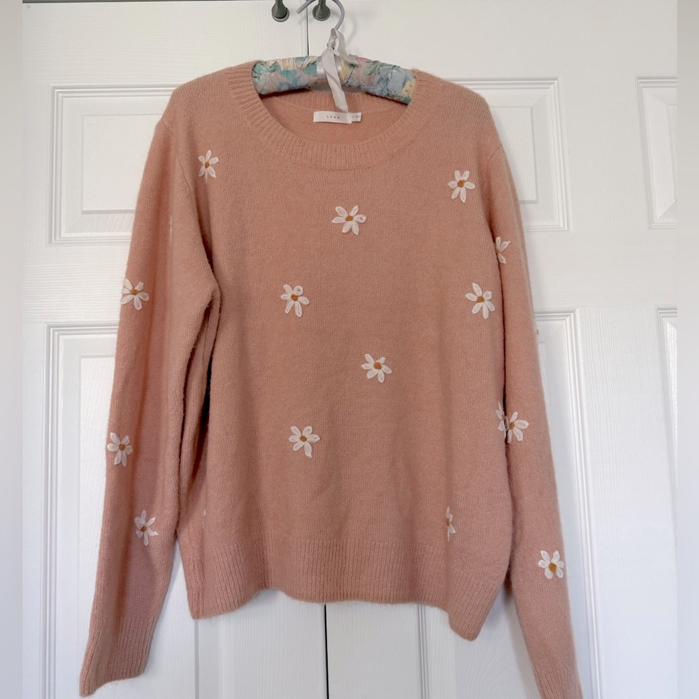 ✨new never worn✨ without tag, lush peach sweater with floral stitching details